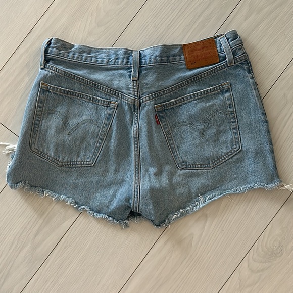 Levi’s denim shorts - Picture 4 of 5